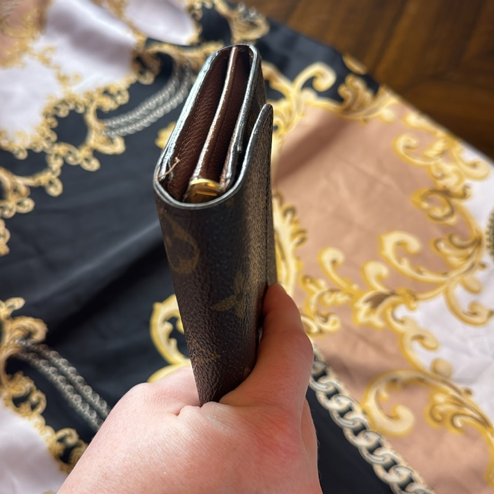Louis Vuitton Sarah Wallet - Picture 12 of 14